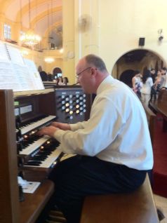 466929_345651385490023_1490643782_o